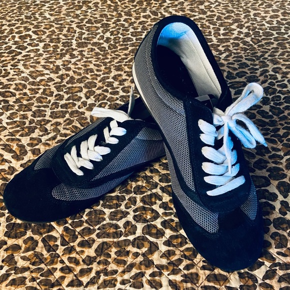 Old Navy Retro Casual Sneakers Size 11 - Picture 2 of 7